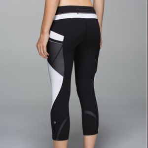 Lululemon Run: Inspire Crop II *All Full On Luxtreme Black / White Size 10